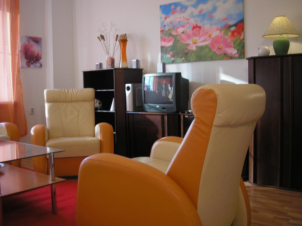 Apartment Accommodation Up To 17 Bratislava Eksteriør billede