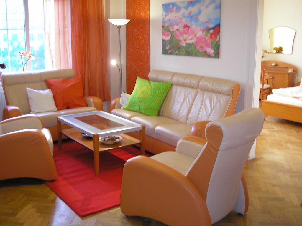 Apartment Accommodation Up To 17 Bratislava Eksteriør billede