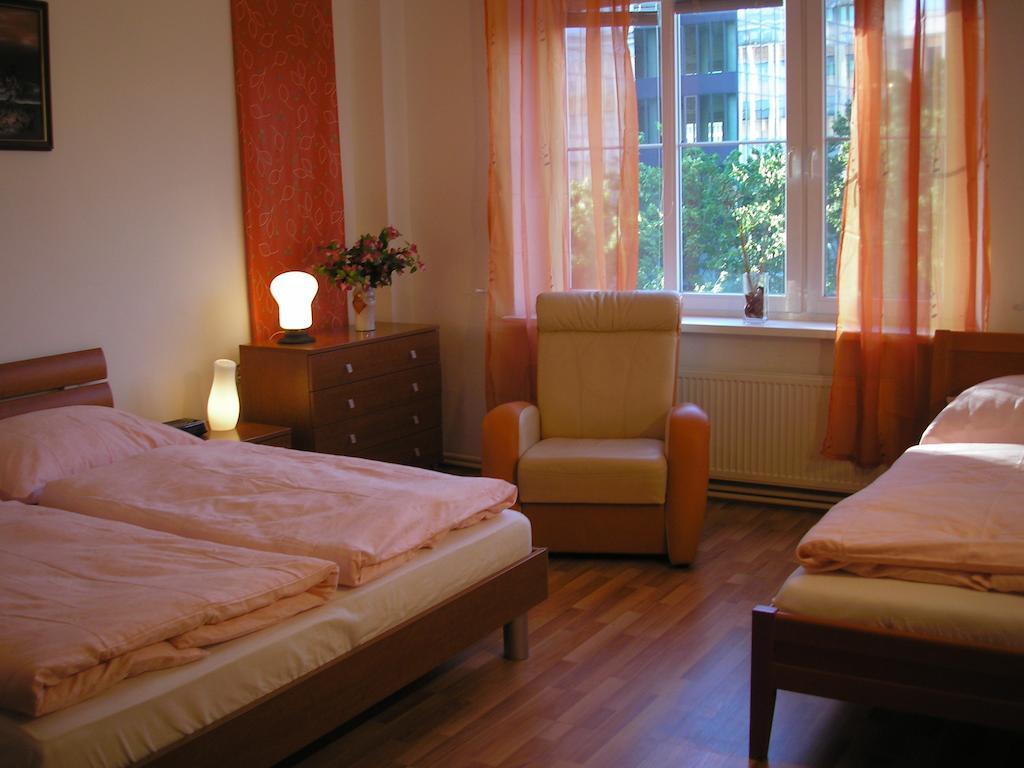 Apartment Accommodation Up To 17 Bratislava Eksteriør billede