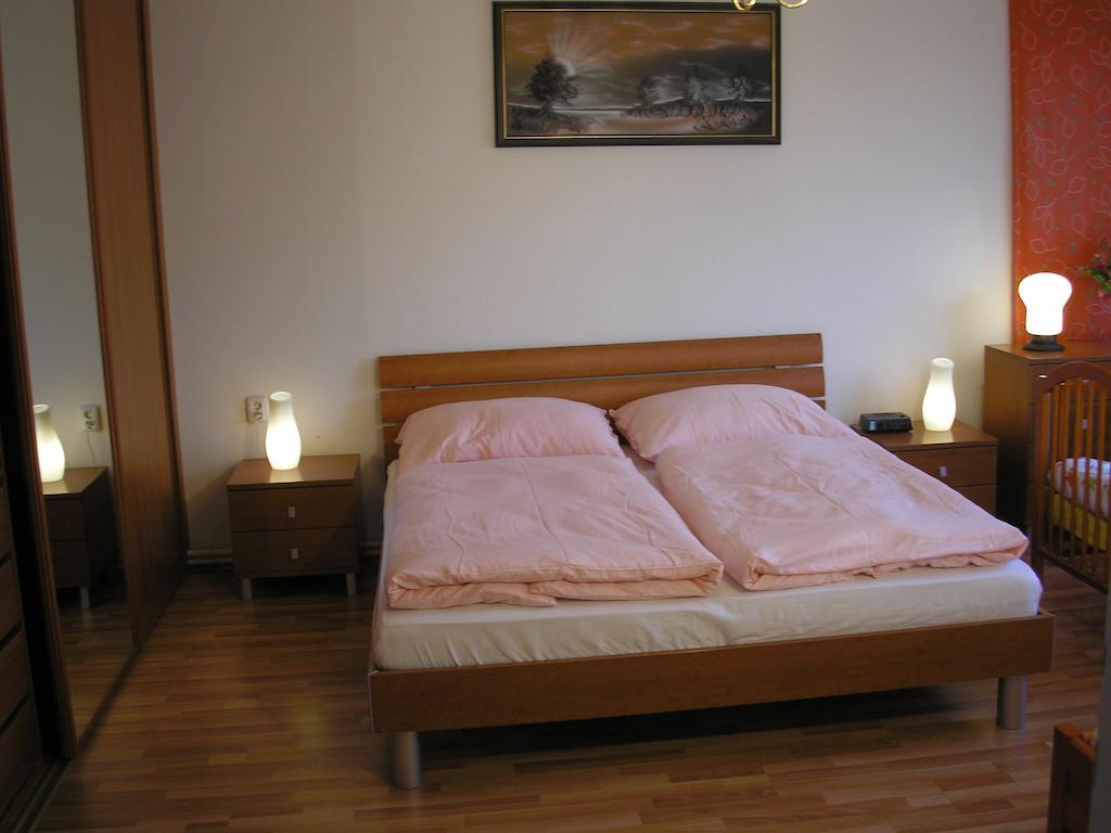 Apartment Accommodation Up To 17 Bratislava Eksteriør billede