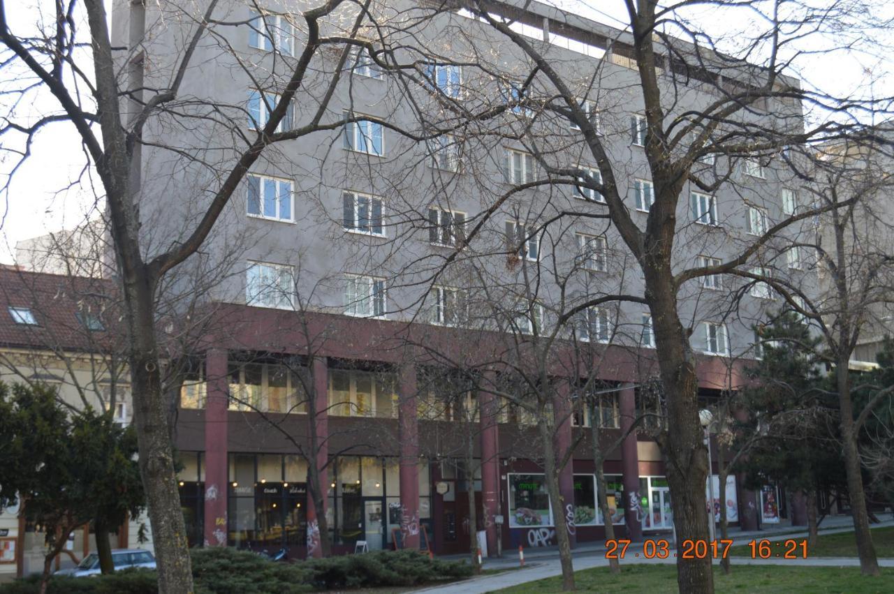 Apartment Accommodation Up To 17 Bratislava Eksteriør billede